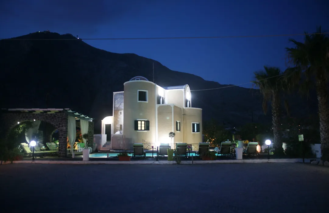 Villa Anemomilos Perissa-1